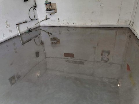 Posypka utwardzająca do betonu wylewek posadzek BH